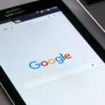 how does internal linking contribute to on page seo