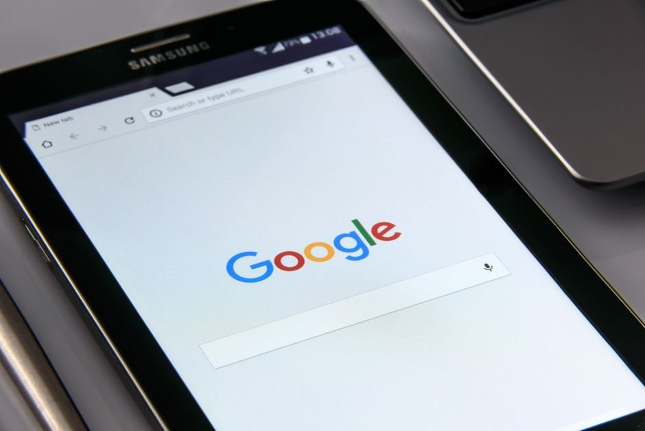 how does internal linking contribute to on page seo
